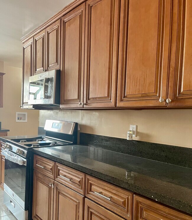 Building Photo - 8246 Beeman Ave