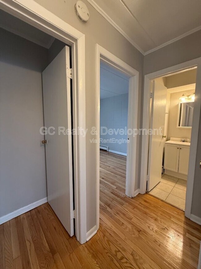 Building Photo - 243 Uteg St