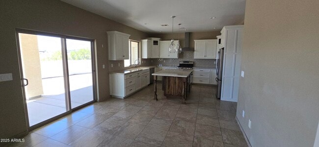Building Photo - 839 W Hermosa Dr