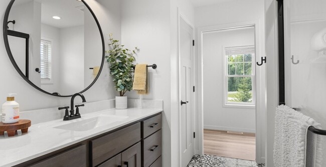 Building Photo - Furnished Home with Modern Amenities in Williamsburg