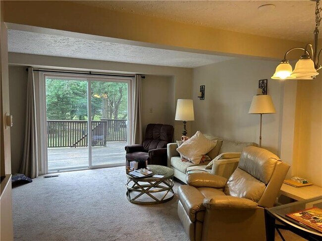 Building Photo - 903 Lynwood Ct