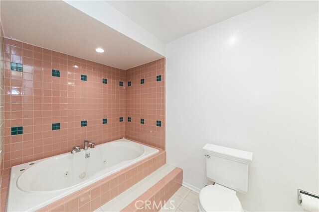 Building Photo - 818 S Lucerne Blvd