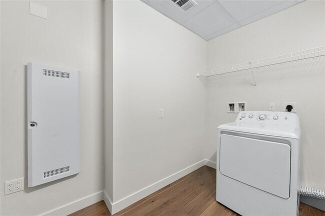 Building Photo - 44 East Ave