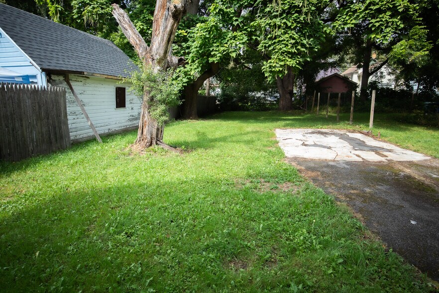Building Photo - 448 Cottage St