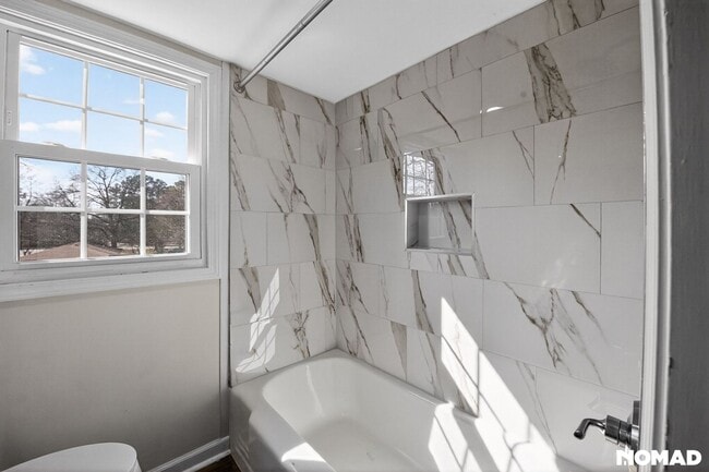 Building Photo - Charming Duplex 2BR + Upstairs 1BR Studio