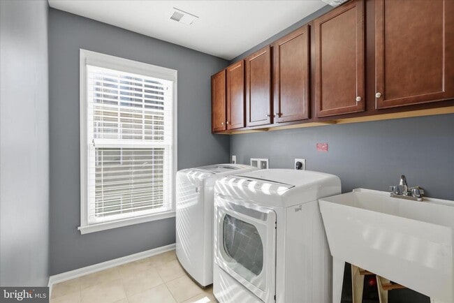 Building Photo - 42522 Stratford Landing Dr
