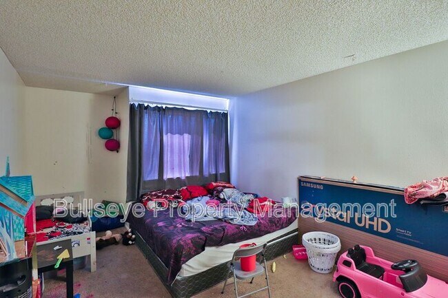 Building Photo - 1111 E University Dr
