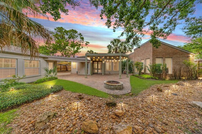 Building Photo - 11503 Lakeside Pl Dr