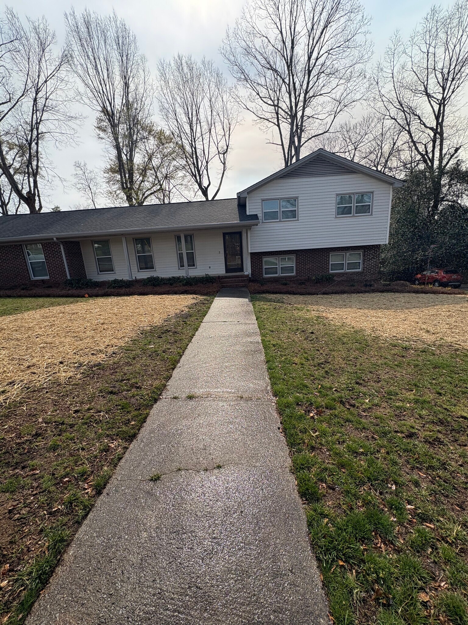 Building Photo - 304 S Almond Dr