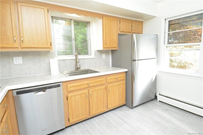 Building Photo - 190 Midland Ave