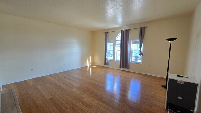 Building Photo - 1241 Vinetree Dr