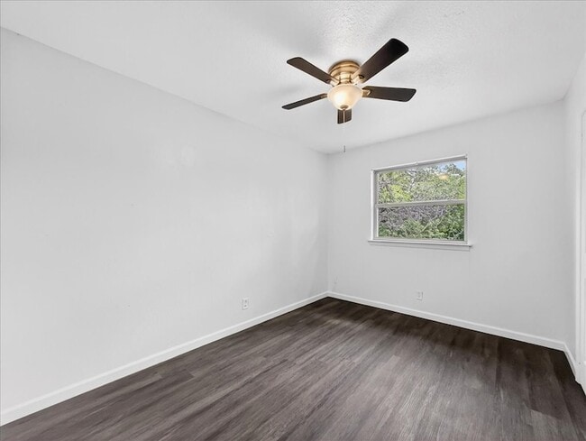 Building Photo - 2521 Putnam St