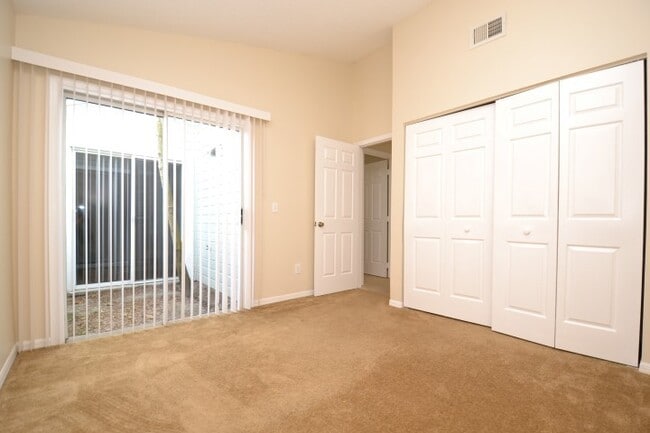 Building Photo - Cute 3 BR/2 BR Home  ~ Community Pool ~ Fe...