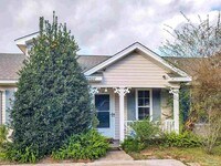 Building Photo - 2527 Trailwood Dr