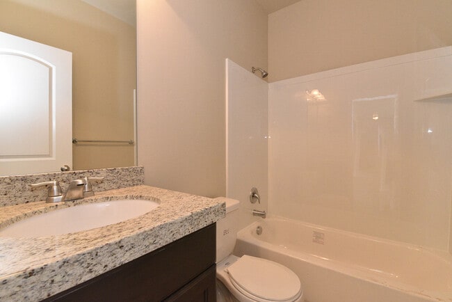 Building Photo - Beautiful Hillcrest Condo in Saratoga Springs
