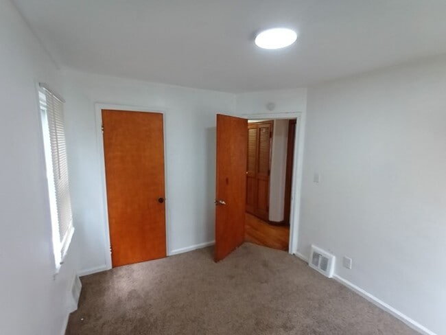 Building Photo - 3 bedroom 1.5 bath brick bungalow - AVAILA...
