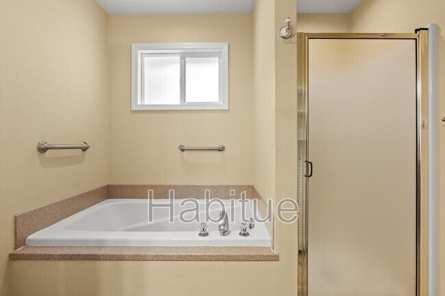 Building Photo - 2160 Dora Ln