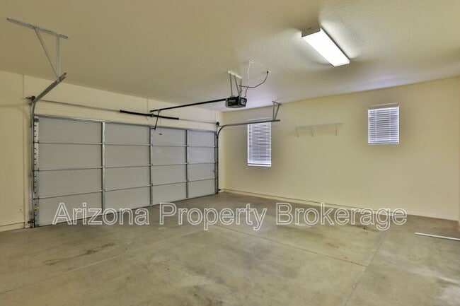 Building Photo - 875 S Porter St