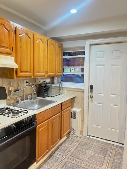 Building Photo - 24-02-2428 28th St