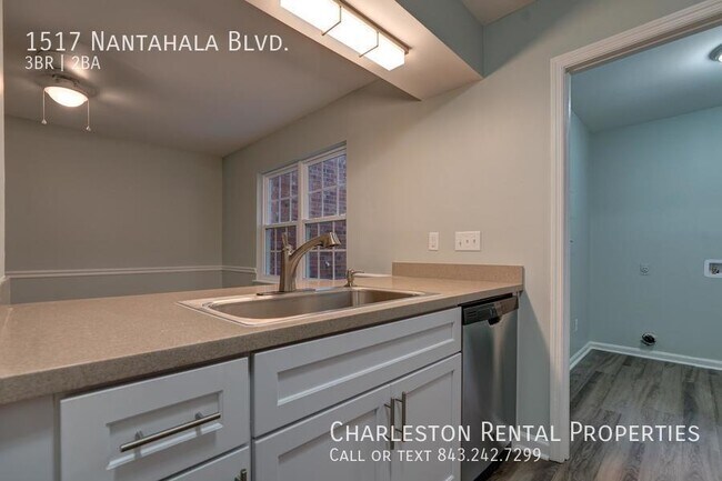 Building Photo - 1517 Nantahala Blvd