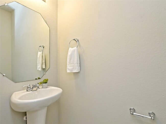 Building Photo - 6917 Ranchito Dr