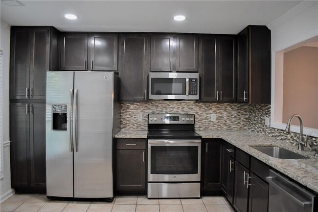 Building Photo - 131 Willow Stream Ct