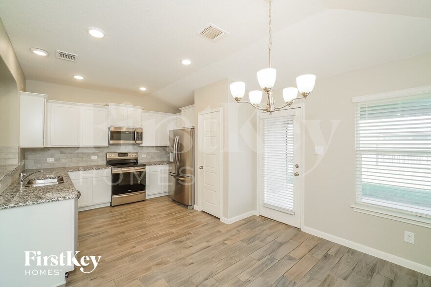 Building Photo - 2267 Hawk Dr