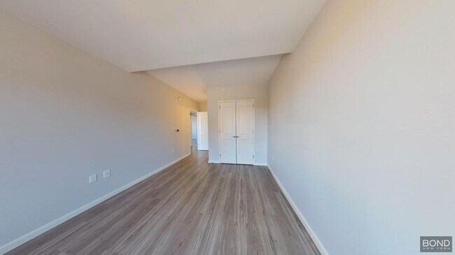Building Photo - 2 bedroom in JAMAICA HILLS NY 11432