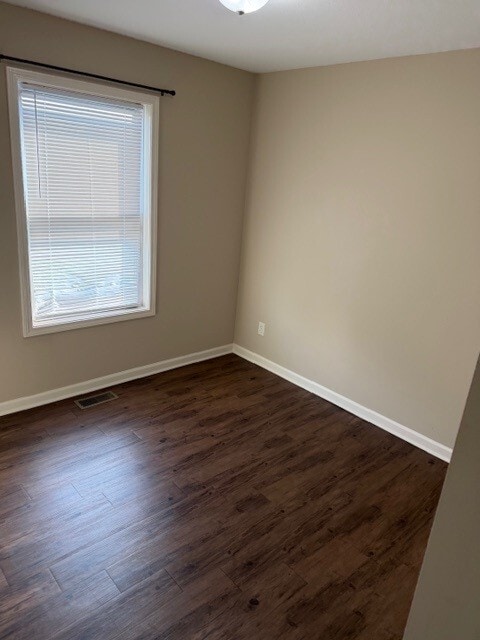 Guest bed 1 - 322 N Prairie St