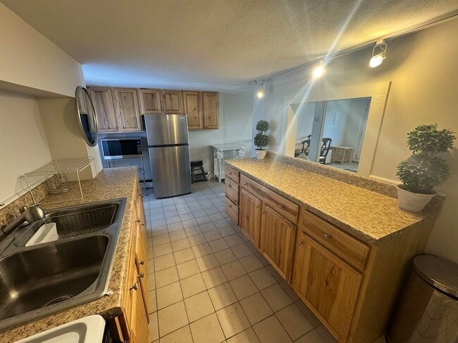 Building Photo - 159 Hills Beach Rd