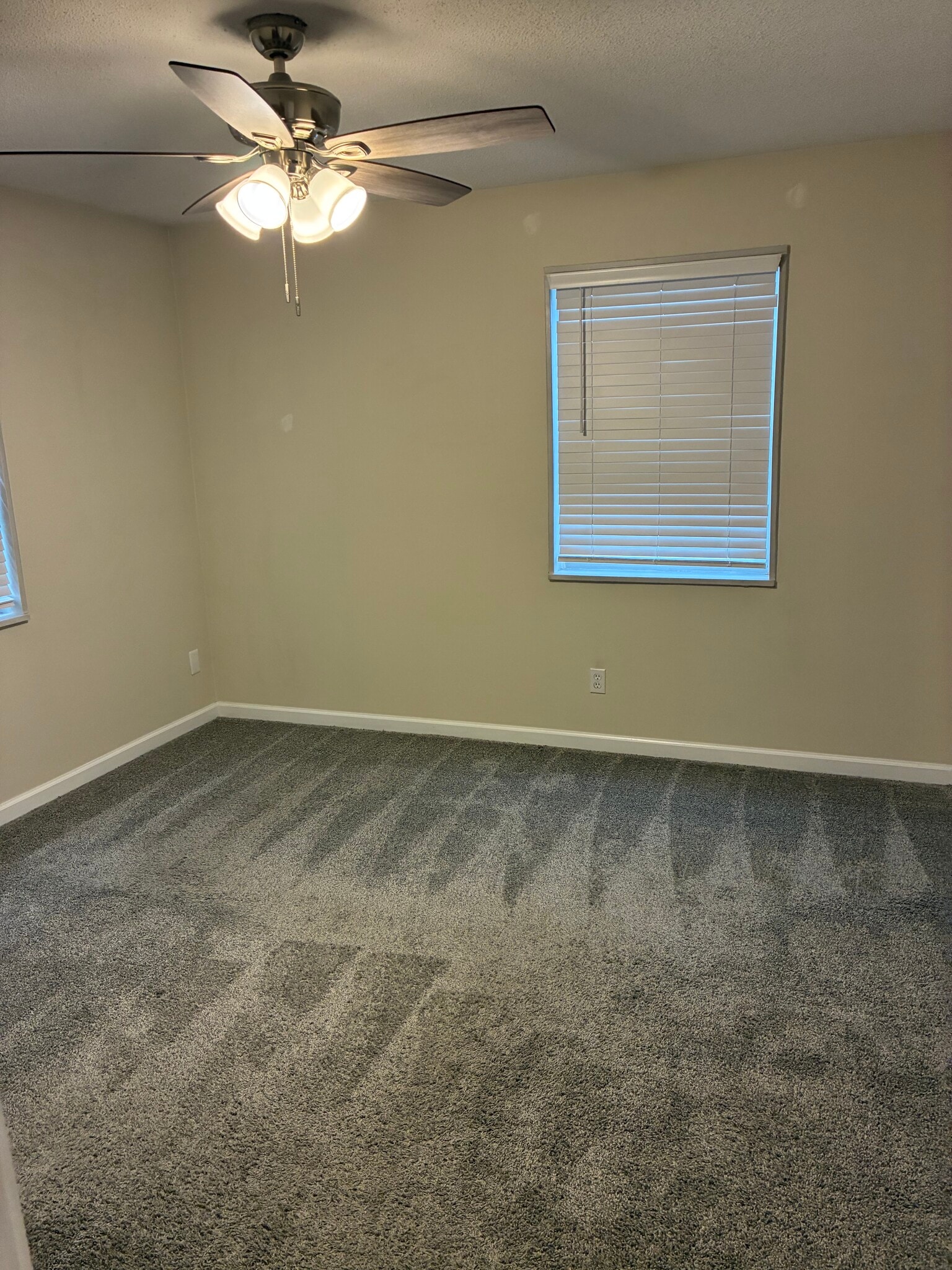 Building Photo - 1435 Bobolink Pl