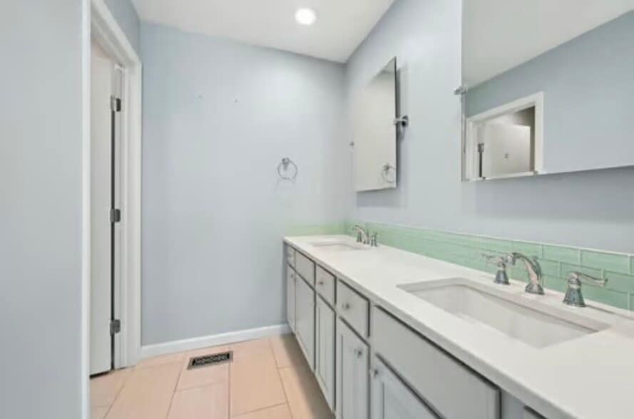 Building Photo - 7595 S Monaco Way