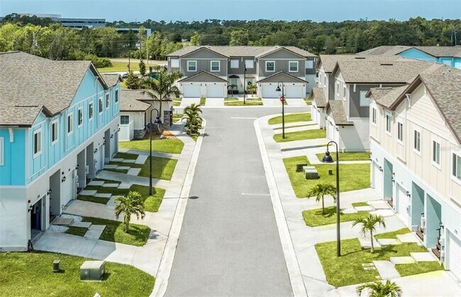 Building Photo - 2102 Sebring Pl