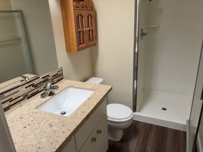 Building Photo - 3 bedroom duplex in North Davis