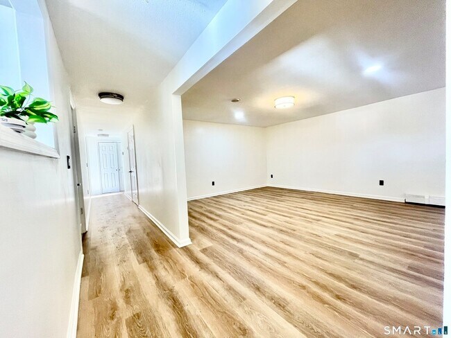 Building Photo - 112 Woodbine St