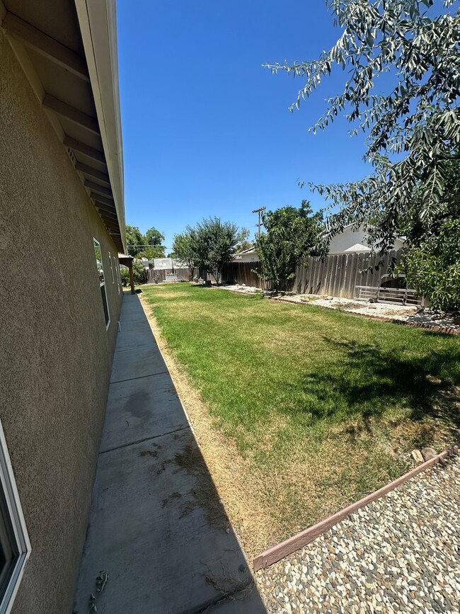 Building Photo - 3 bedroom 2 bath home for rent
