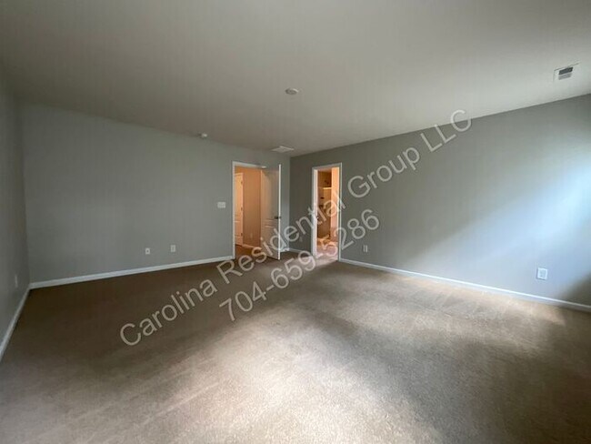 Building Photo - 9143 Magnolia Lily Ave