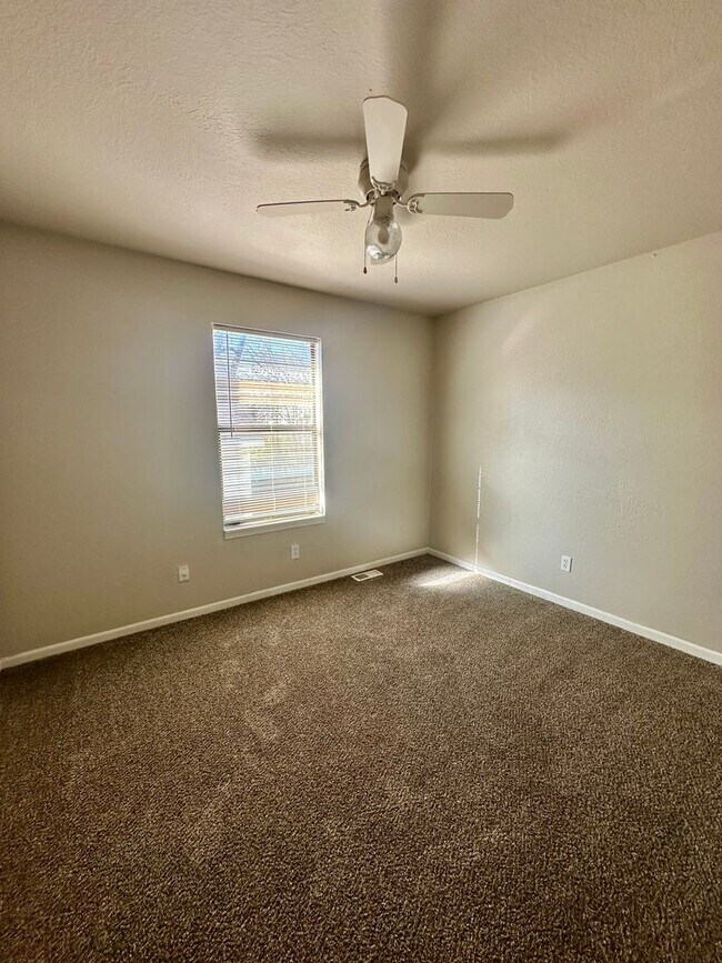 Building Photo - 4212 E 55th St