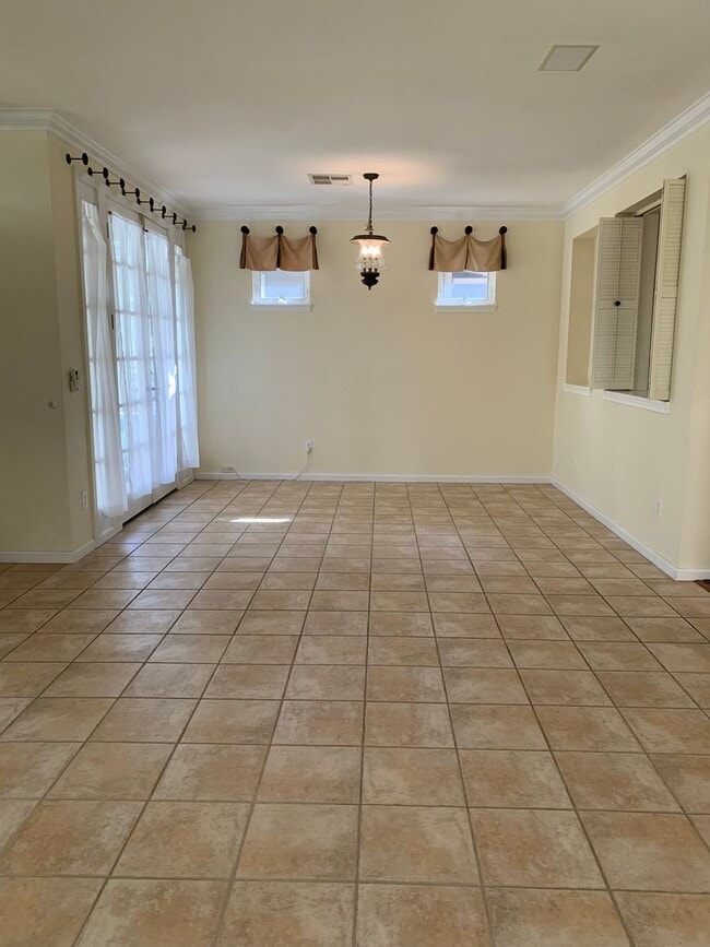 Building Photo - 520 Lunalilo Home Rd