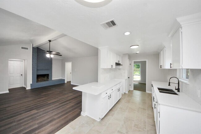 Building Photo - 10602 Raydell Dr
