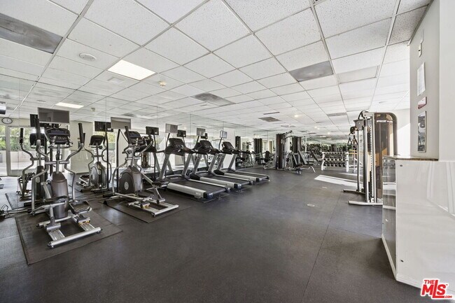 Building Photo - 875 Comstock Ave