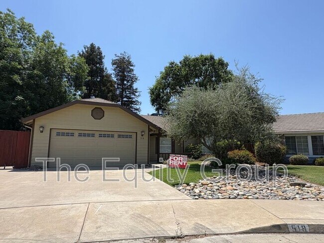 Primary Photo - 519 N Aspen St