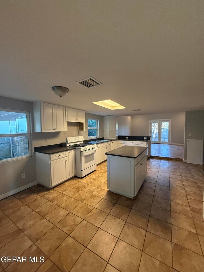 Building Photo - 218 Easter Way