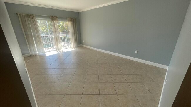 Building Photo - 50 SW 3rd Ave