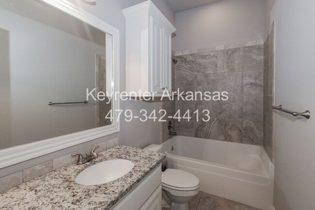 Building Photo - 3805 SW Gemstone Blvd