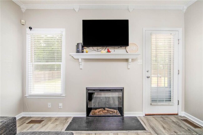 Building Photo - 2713 Leabrook Dr