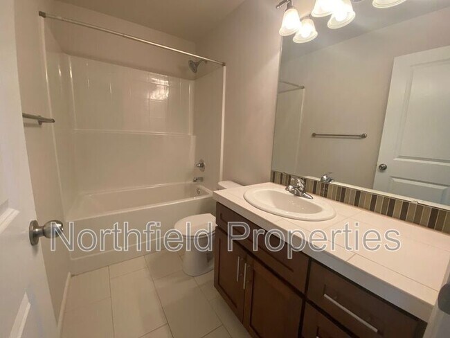 Building Photo - 3421 31st Dr