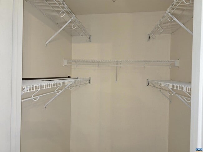 Building Photo - 259 Spring Oaks Ln