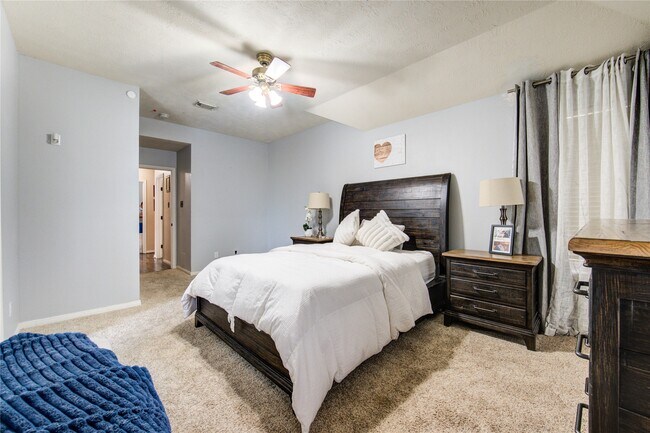 Building Photo - 5143 W Harrow Dr