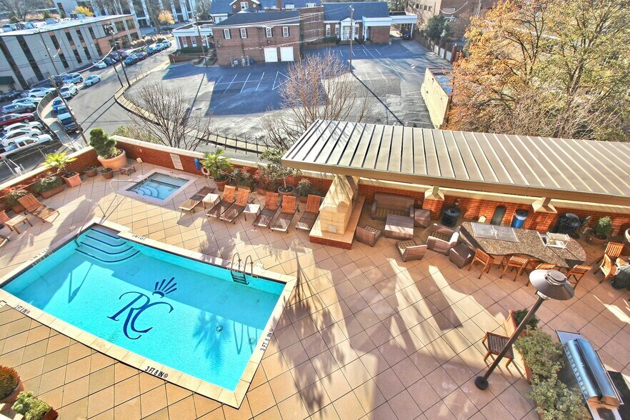 Building Photo - 701 Royal Ct